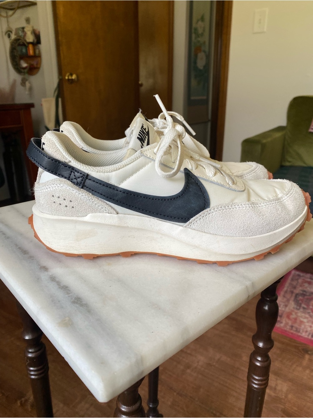 Nike White Black Swoosh Retro Trainer with Gum Sole - Picture 2 of 5